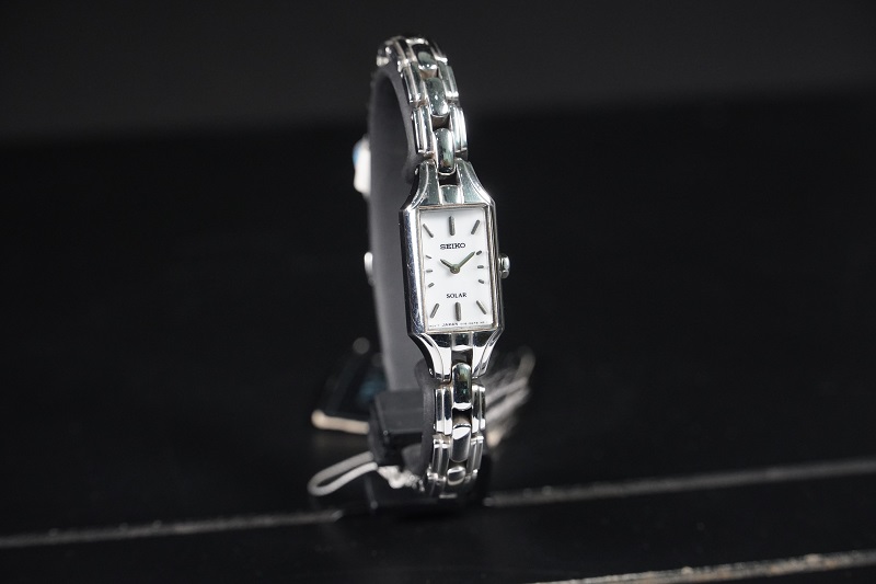 Đồng hồ Seiko Solar SUP163P1 - Thiết kế dành riêng cho những quý cô sành điệu